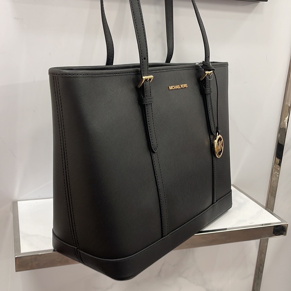 MICHAEL KORS
Jet Set Travel Large Top Zip Shoulder Tote Saffiano Leather
Black - Picture 6 of 16